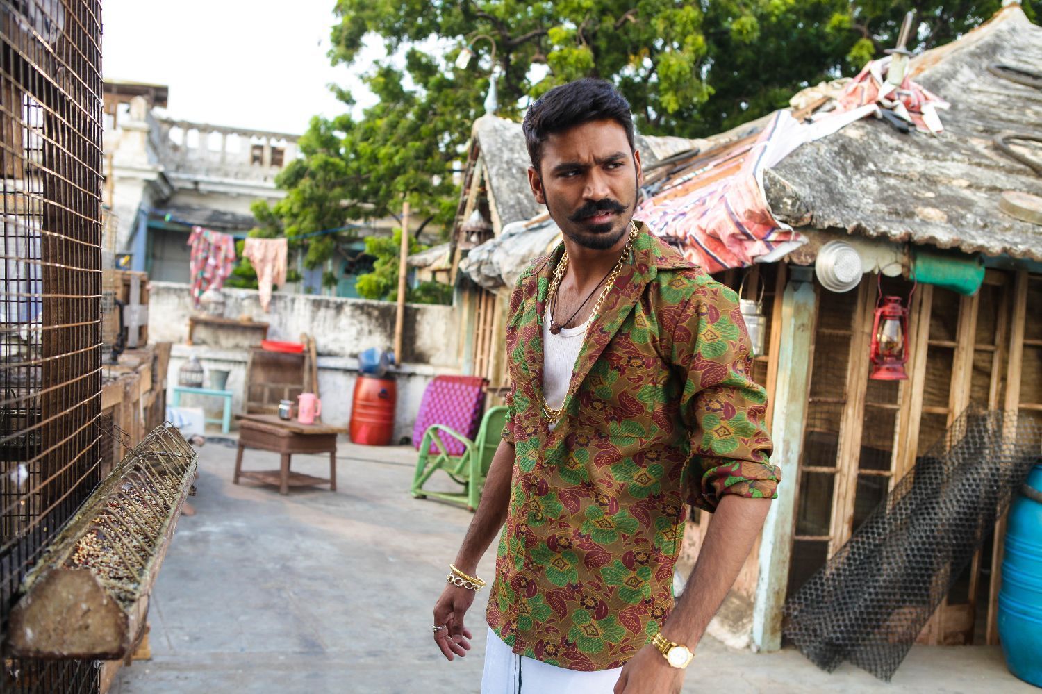 Download the Maari tamil movie latest stils, HD image gallery.