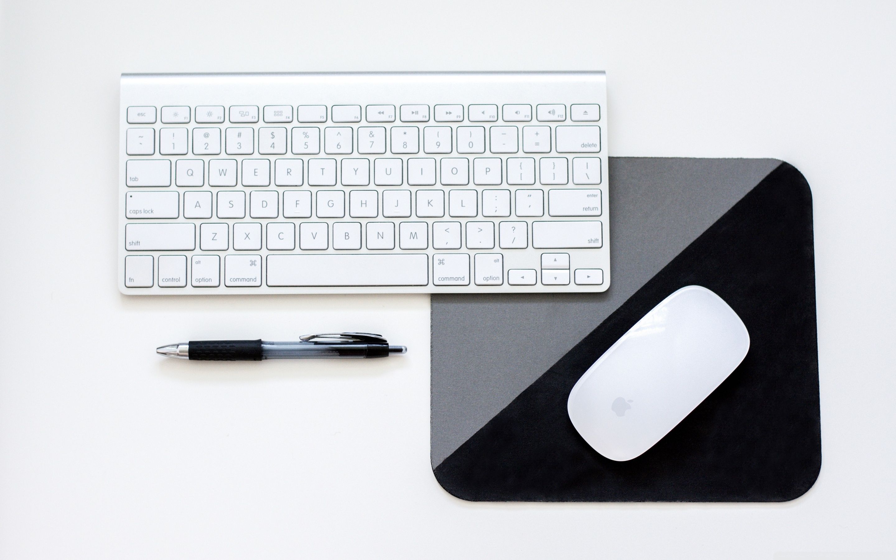 Mac Keyboard and Mouse Ultra HD Desktop Background Wallpaper