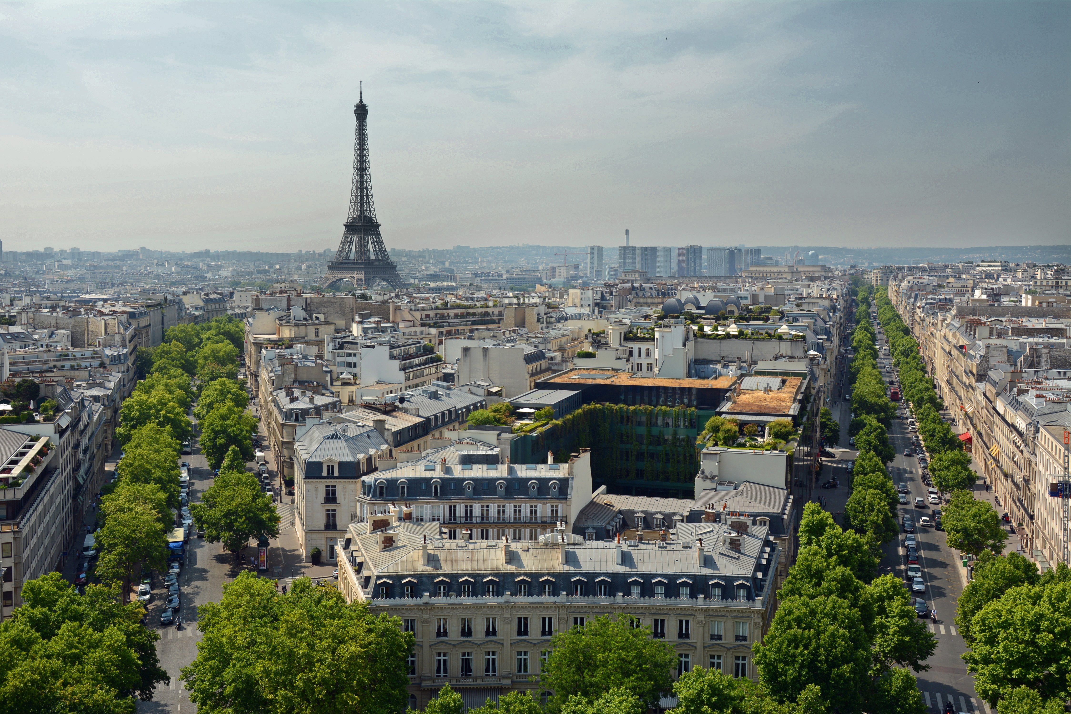 Summer in Paris 4K wallpaper