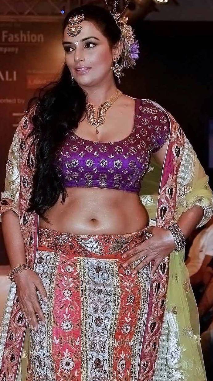 Swetha Menon wallpaper