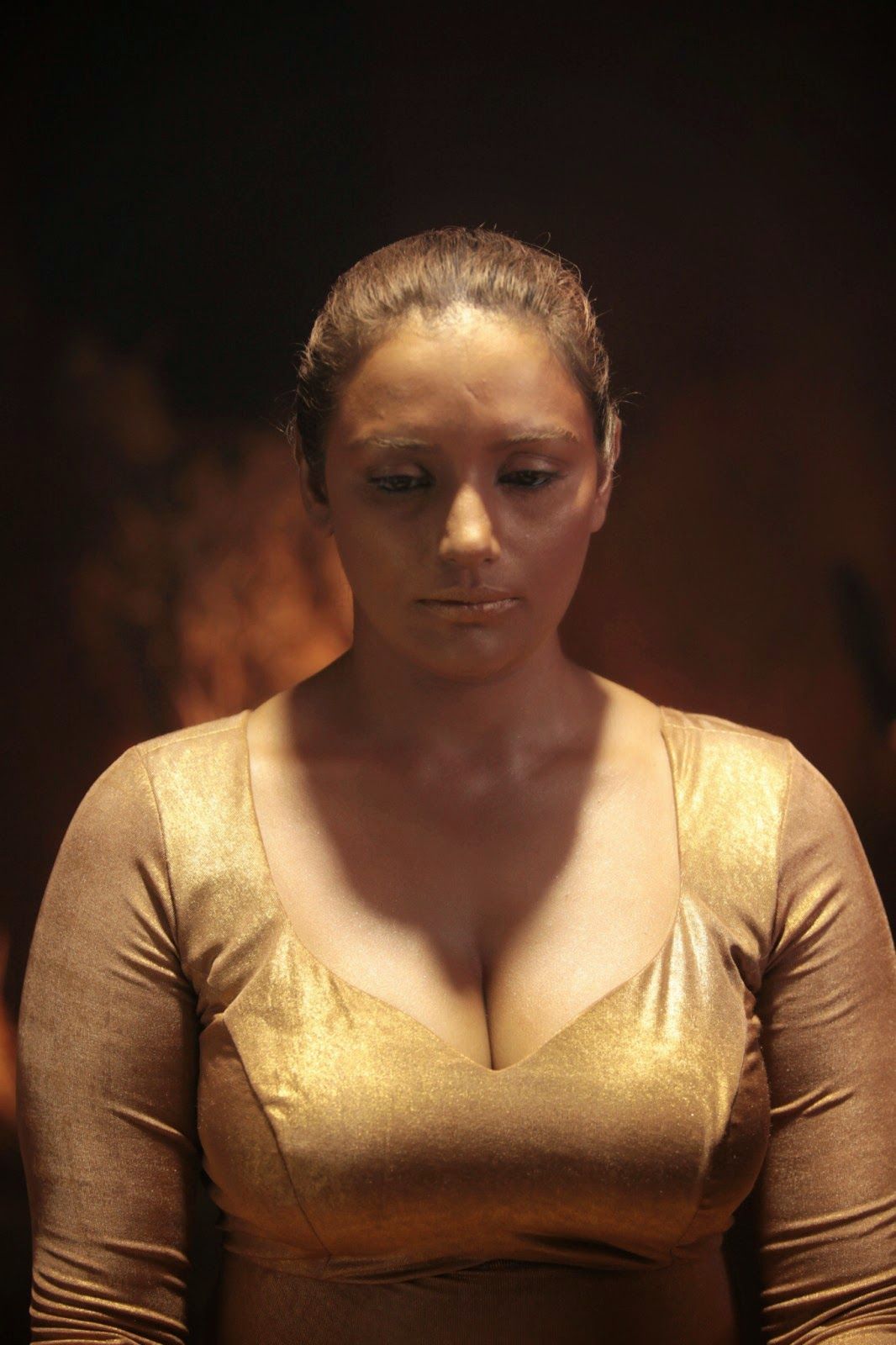 Actress Swetha Menon Latest Hot Cleavages Show Stills