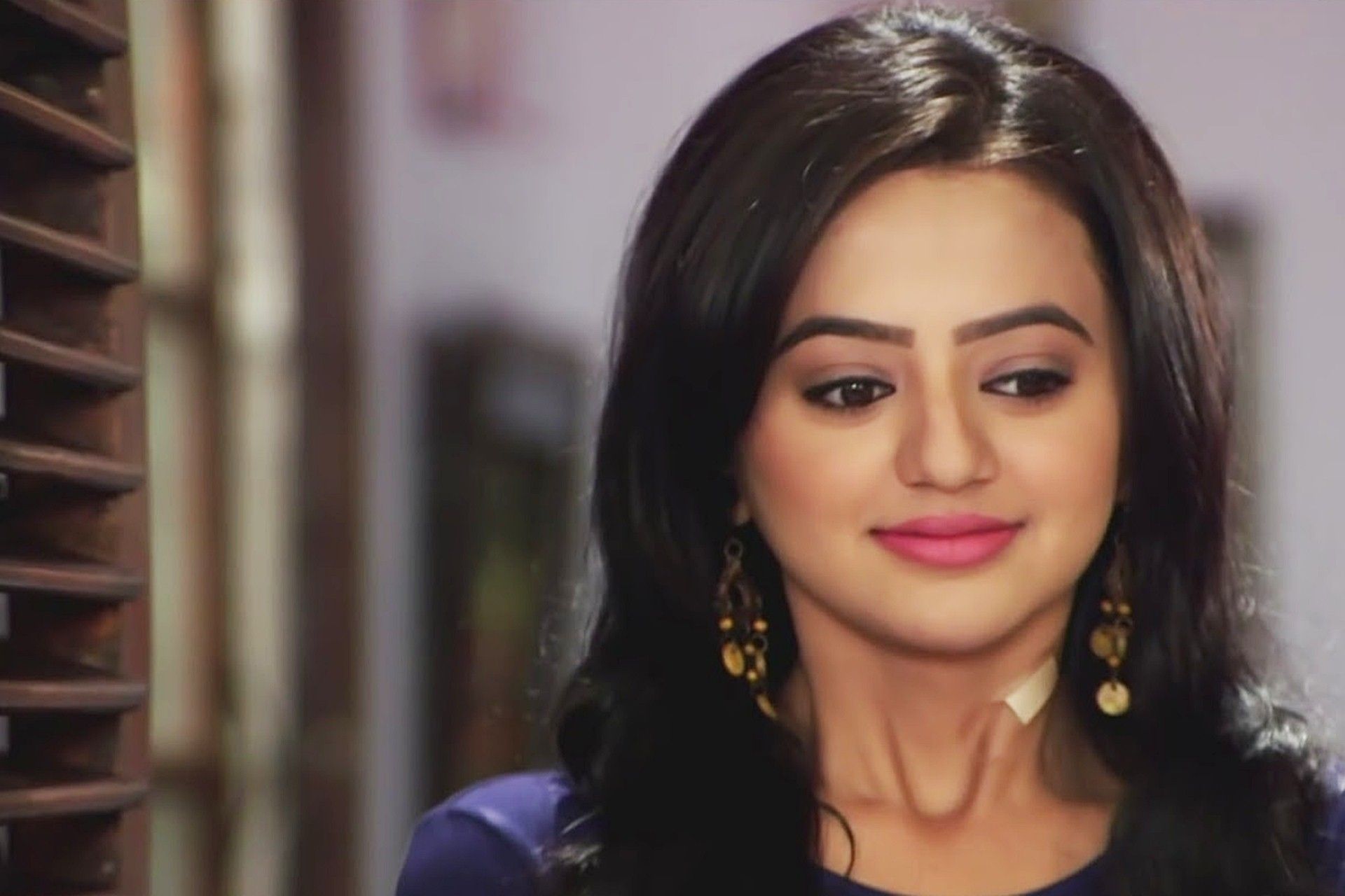 Cute Helly Shah Wallpaper 02199