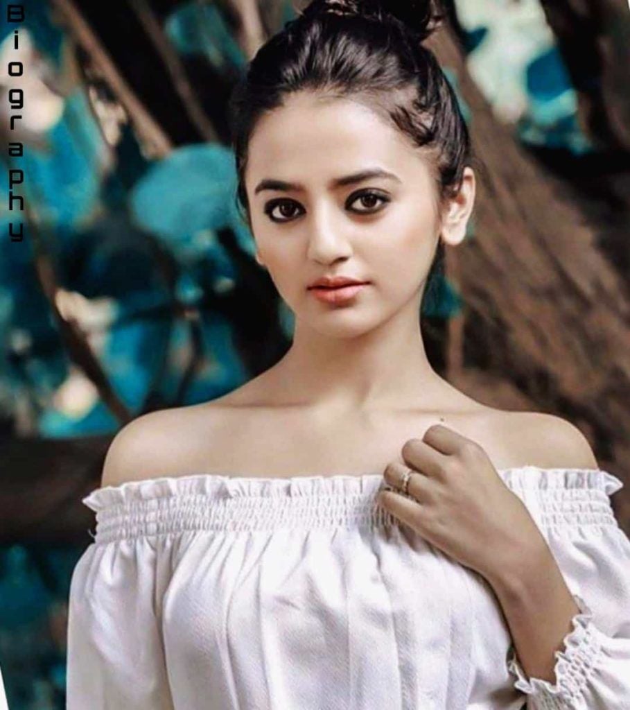 Helly Shah Age, Height, Family, Wiki And More