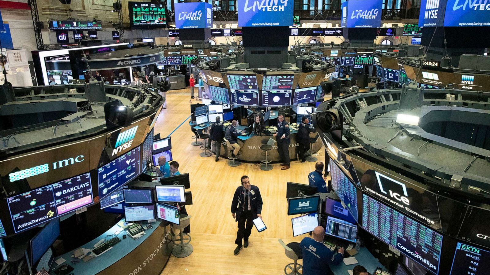 Dow plummets nearly 000 points as coronavirus anguish on Wall Street wages on