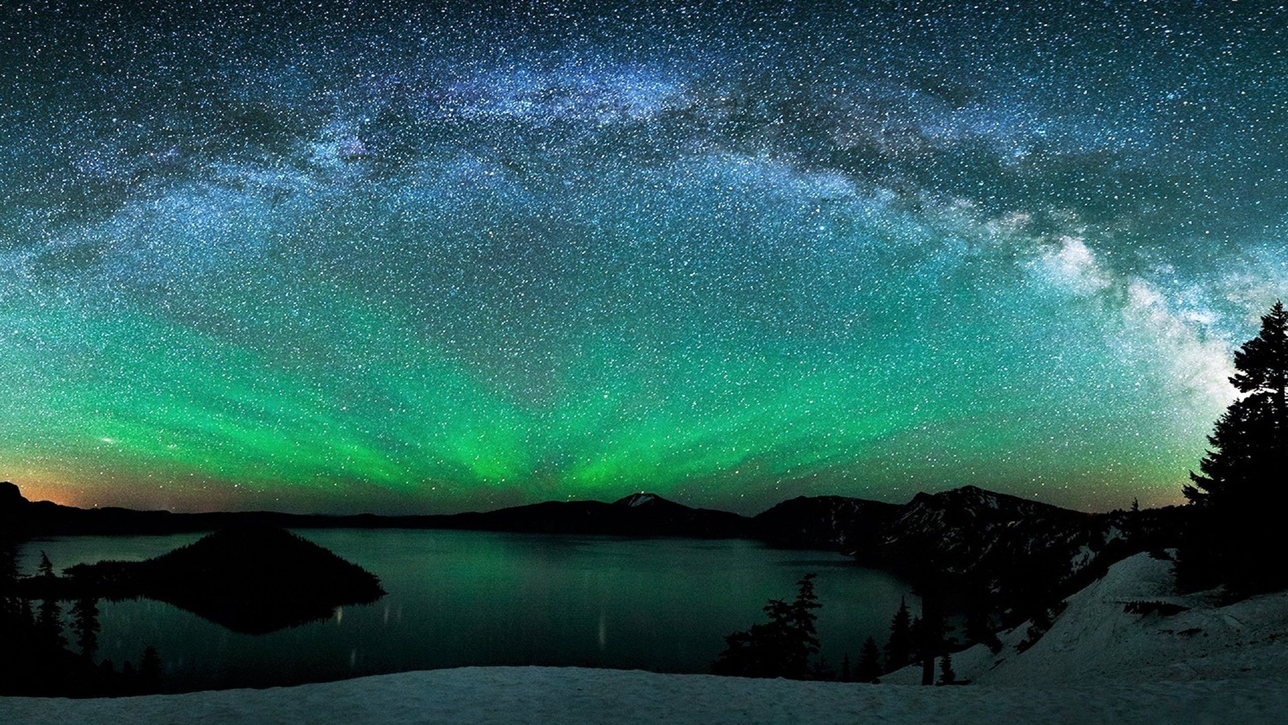 2560x1440 Aurora Borealis Over Winter Lake 1440P Resolution.