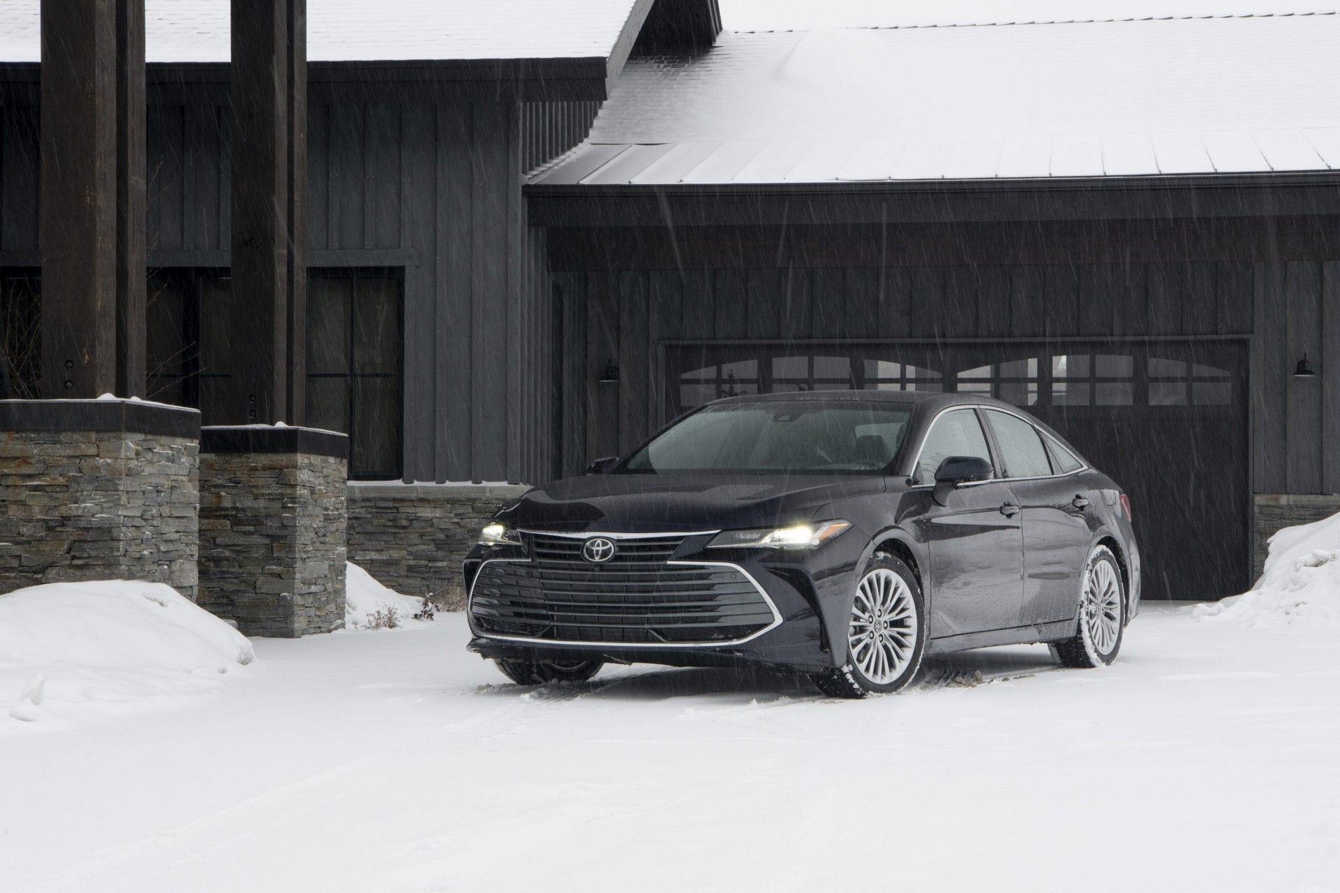 Toyota Avalon Gains AWD, New Nightshade Edition And Android