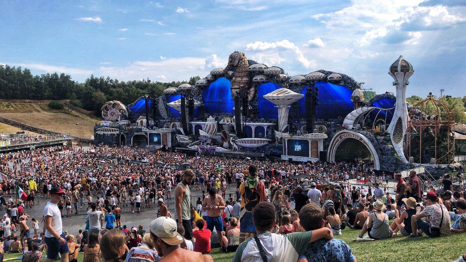 Going to Tomorrowland on Your Own: Why That Shouldn't Put You off