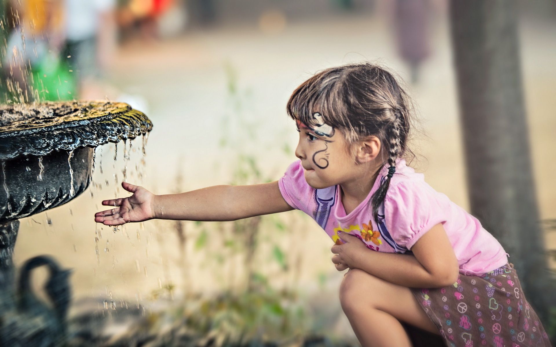 Children kids girl cute people mood drops water fountains wallpaperx1200