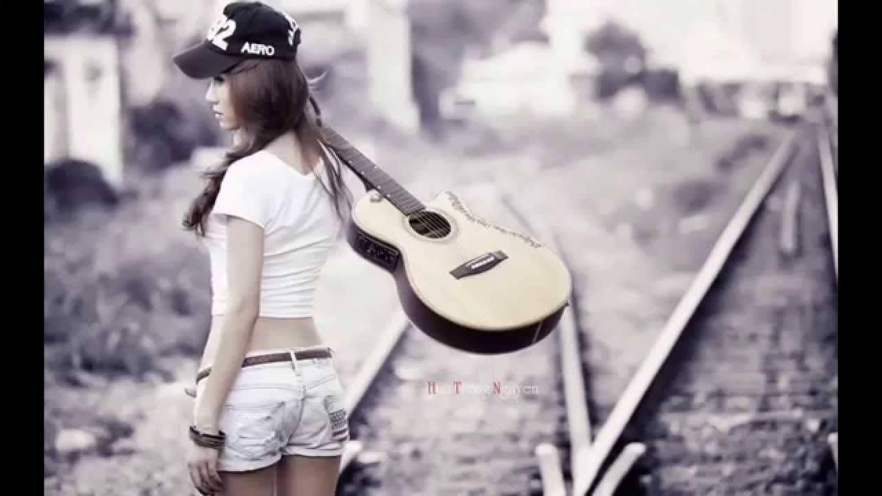 HD Wallpaper Girl Playing Guitar