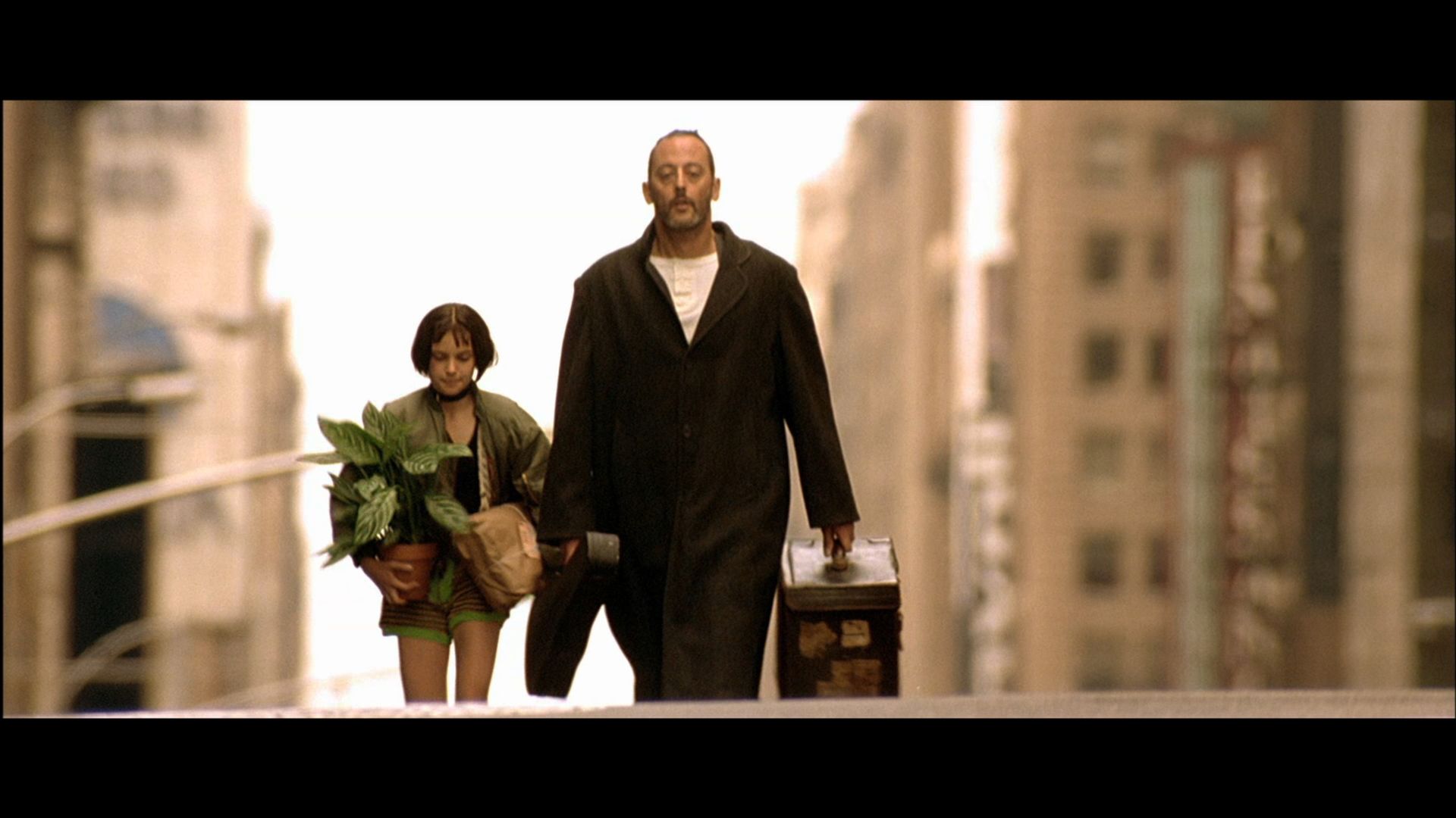 movies actress Natalie Portman Leon The Professional buildings