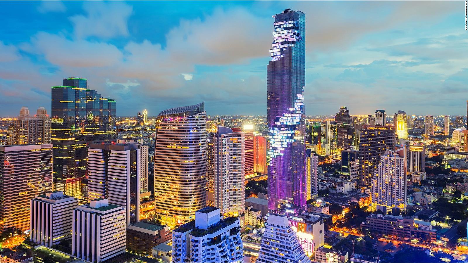 Mahanakhon SkyWalk's thrilling glass floor in Bangkok is for