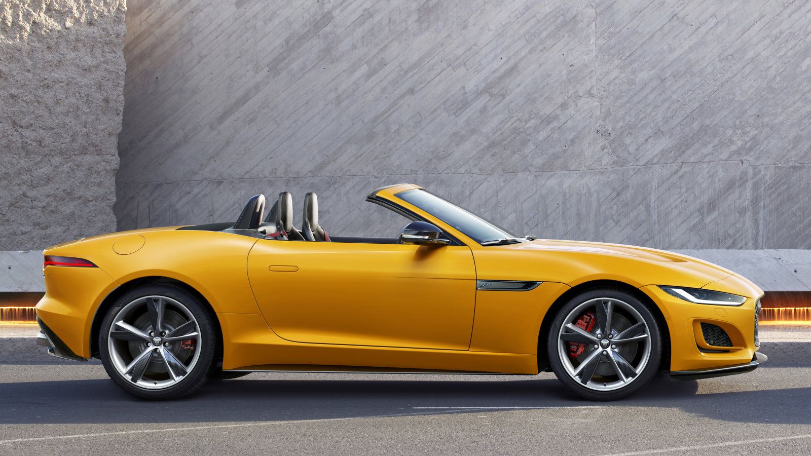 Jaguar F Type Sees The Light With Styling, Handling Updates