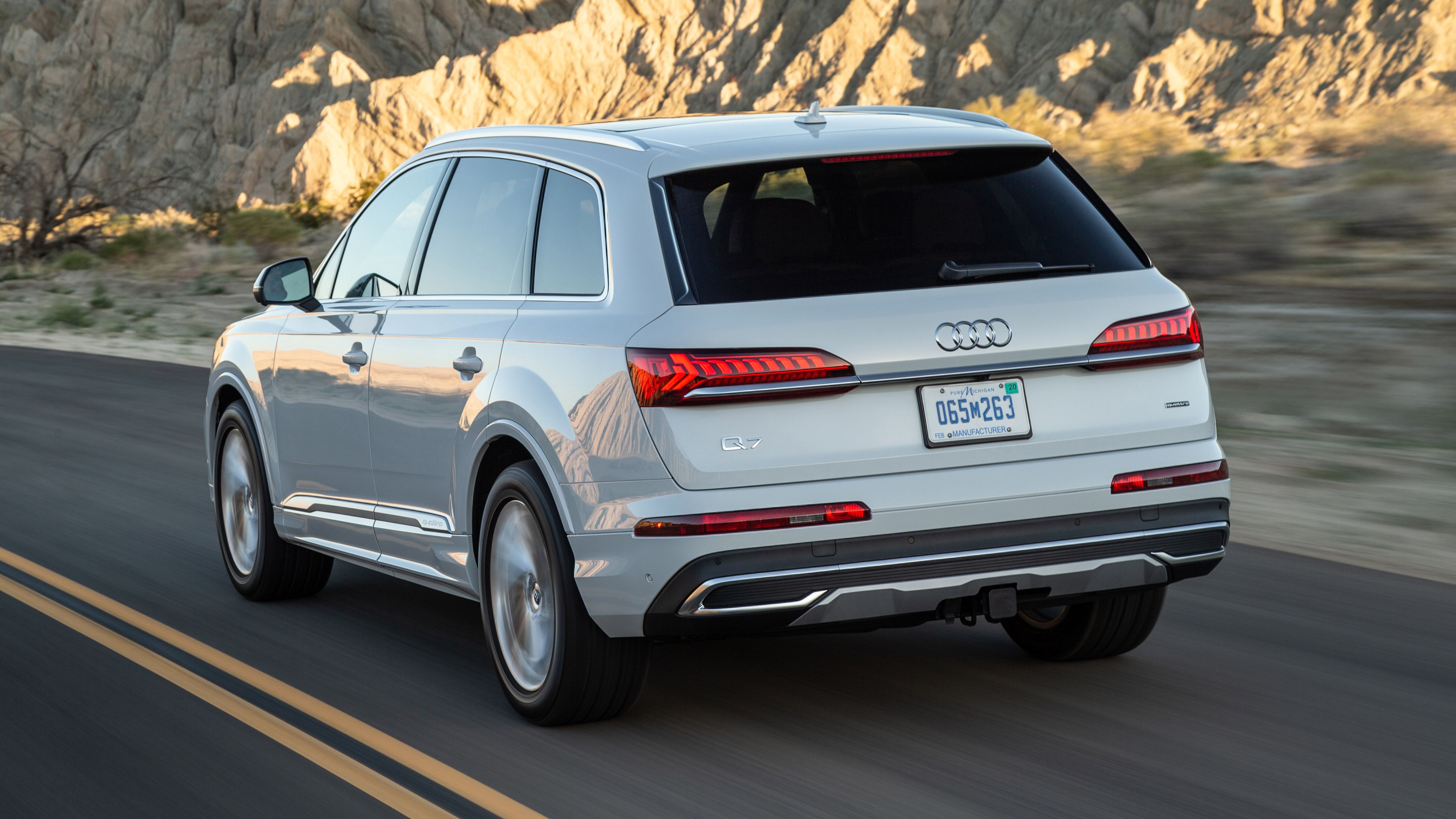 Audi Q7 Review. First drive, what's new, 55 TFSI V fuel