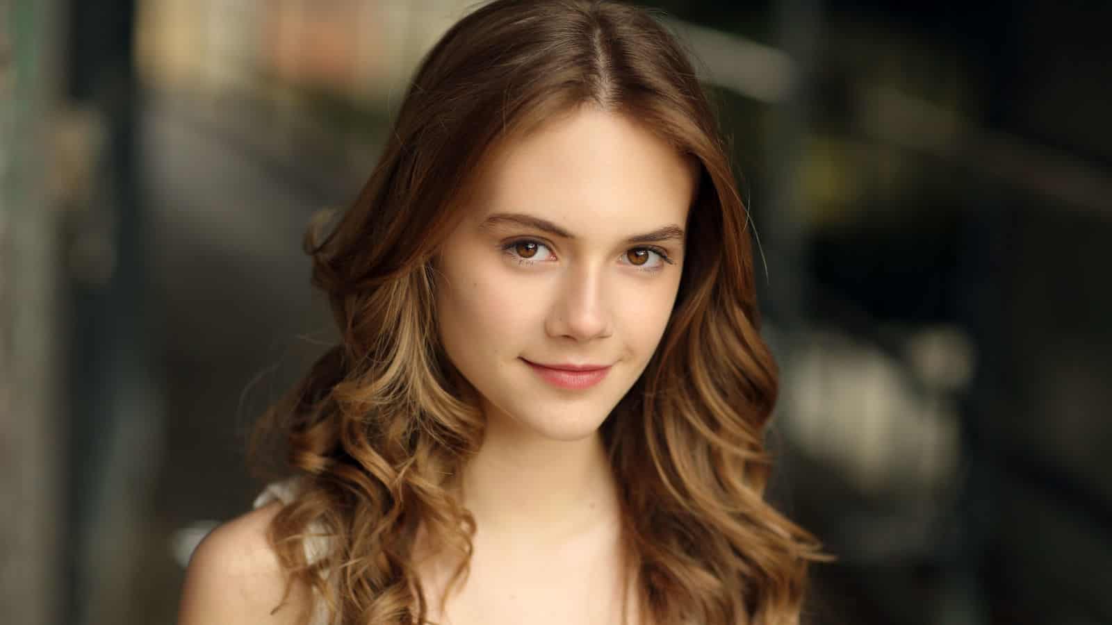 Emilia Jones Wallpapers - Wallpaper Cave