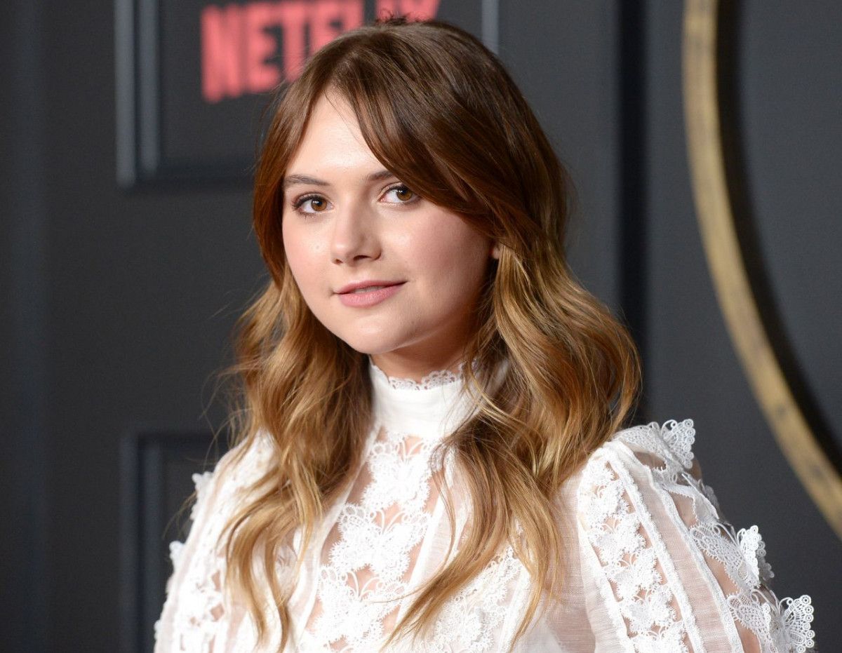 Emilia Jones wallpaper