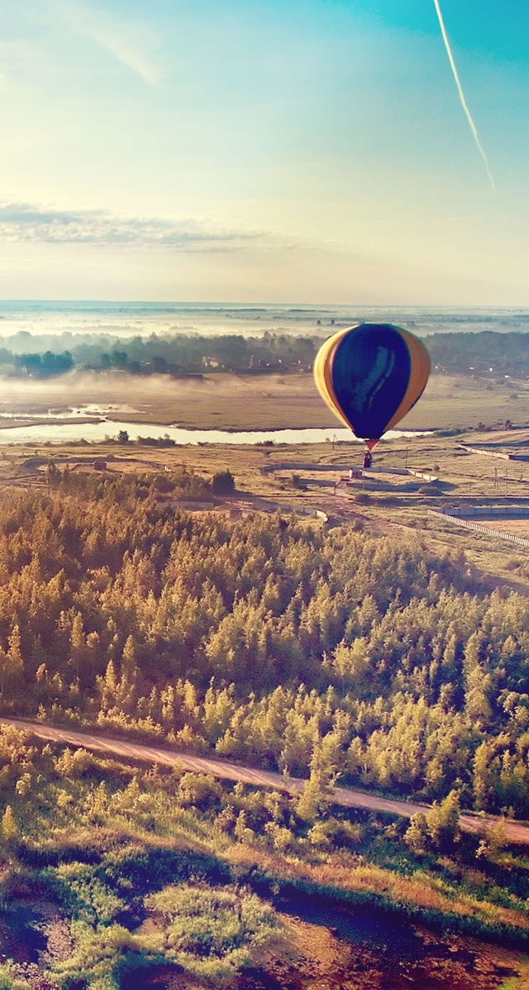 The iPhone Wallpaper Hot Air Balloon taking off