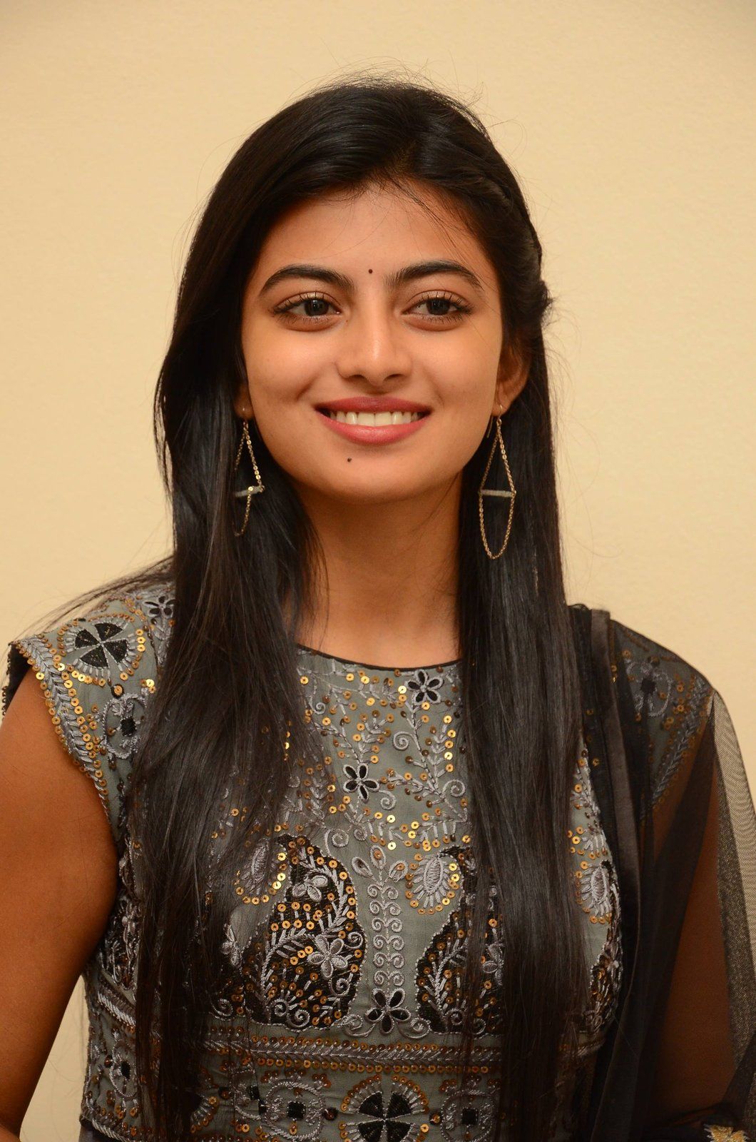 Actress Anandhi HD Photos and Wallpapers December 2017 | Gethu Cinema