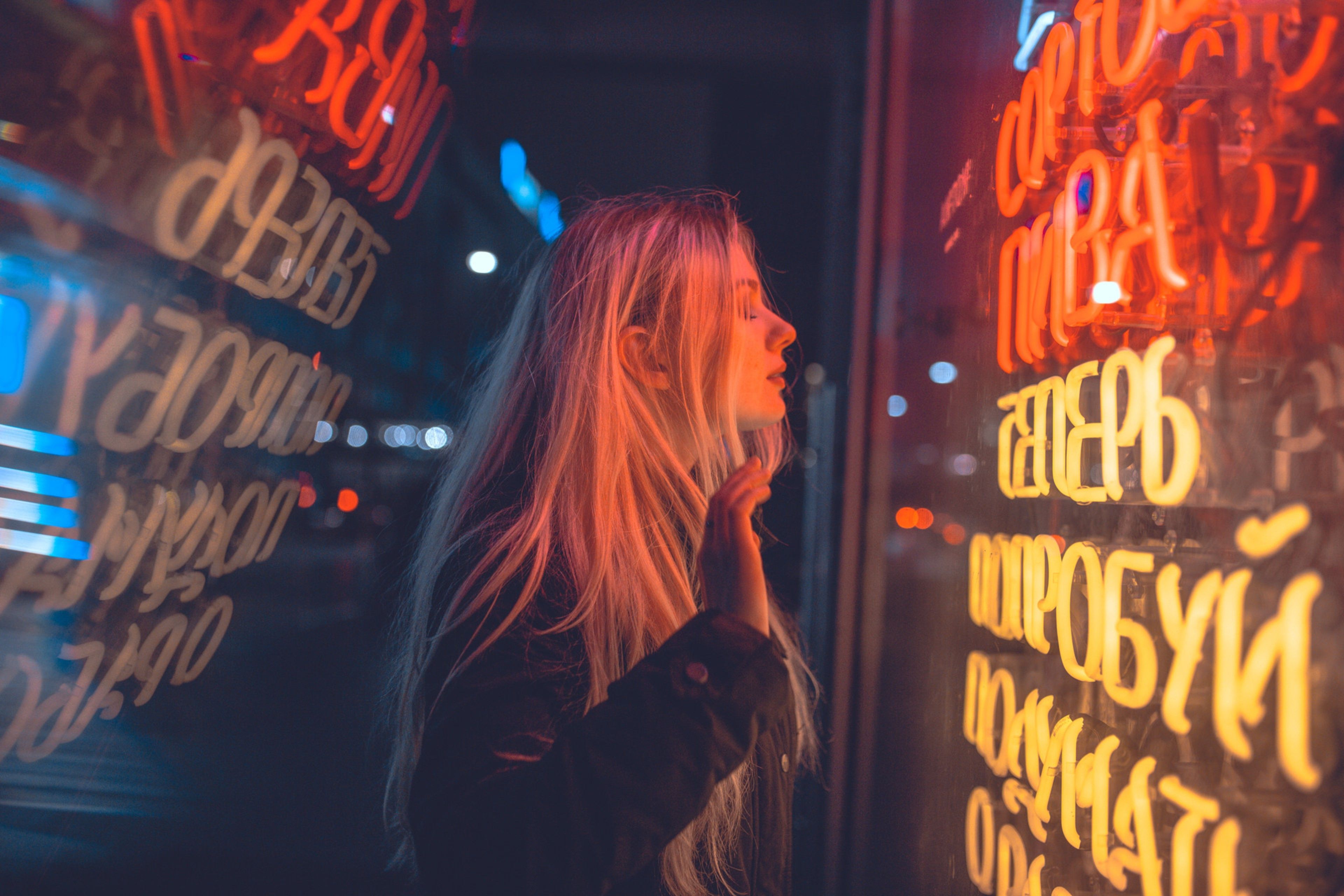 Women Reflection Blonde Long Hair Neon 4k 2560x1600