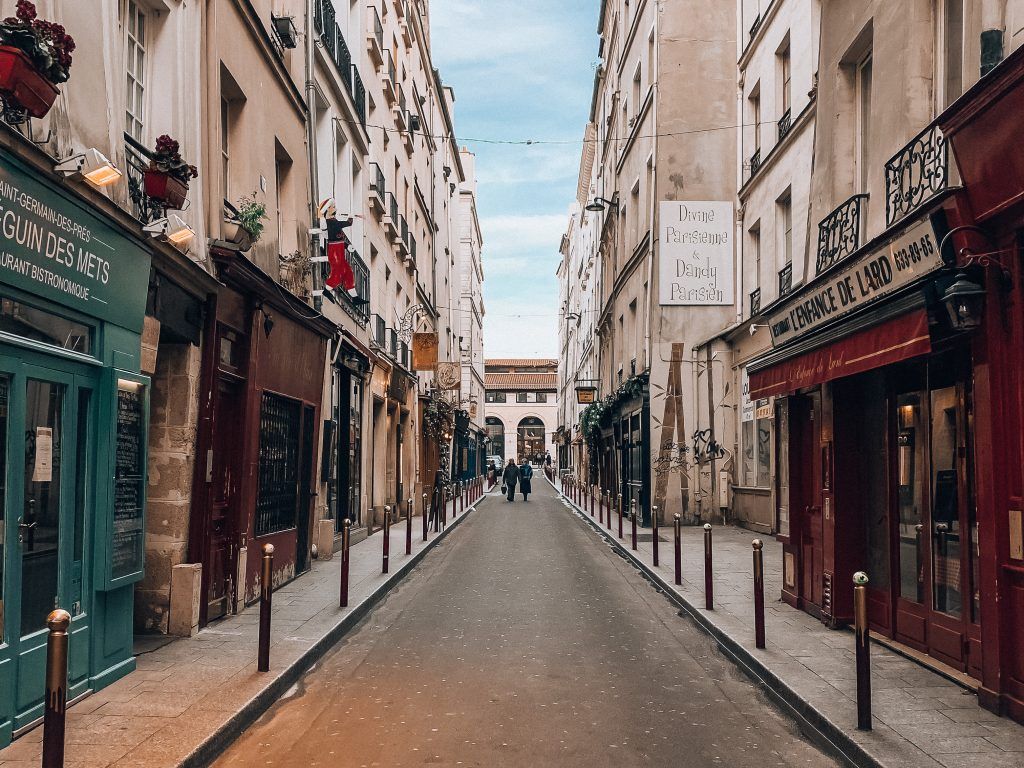 The magic behind the tourist's Paris