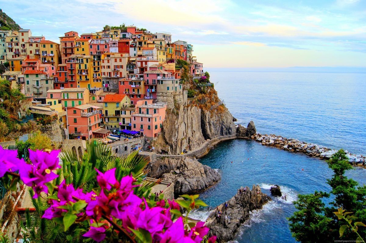 Italian coast town HD Wallpaper