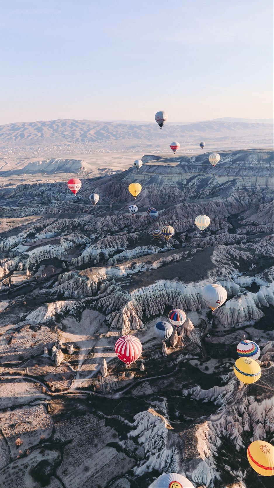 Download wallpaper 938x1668 air balloons, rocks, flight, view