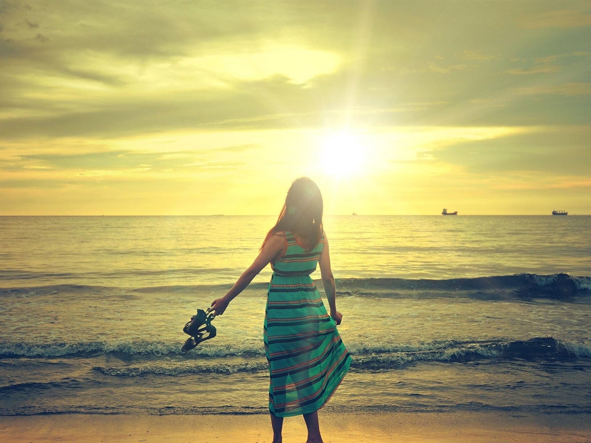 Happy Girl Walk In Beach, Sunshine, Sea, Waves 750x1334 IPhone 8 7