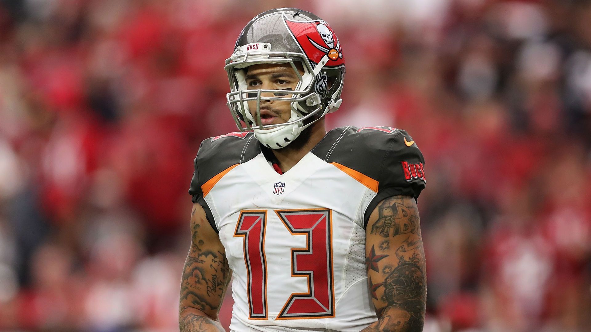 Buccaneers WR Mike Evans donates 11000 to shooting victims family
