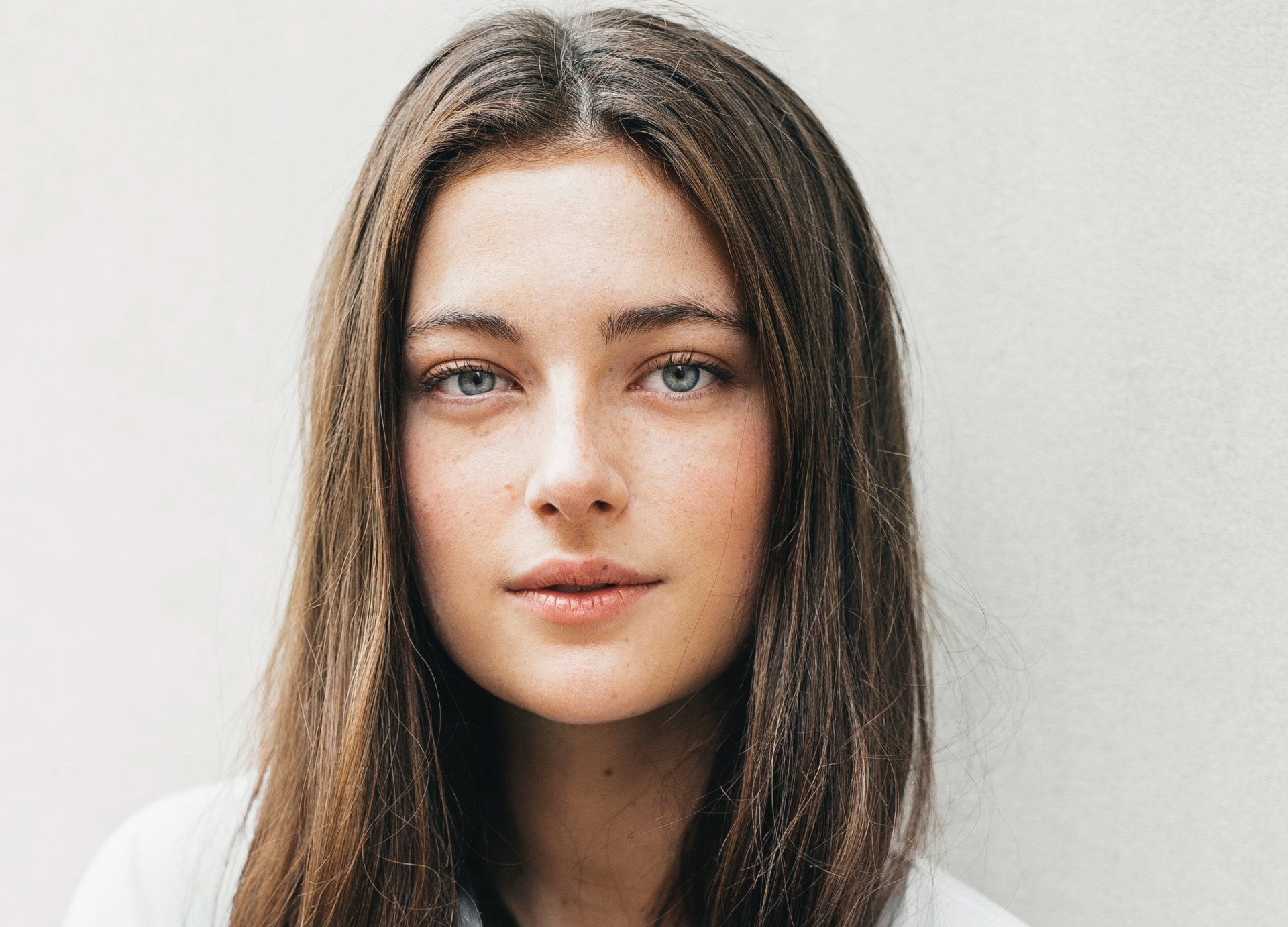 Millie Brady HD Wallpaper and Background Image