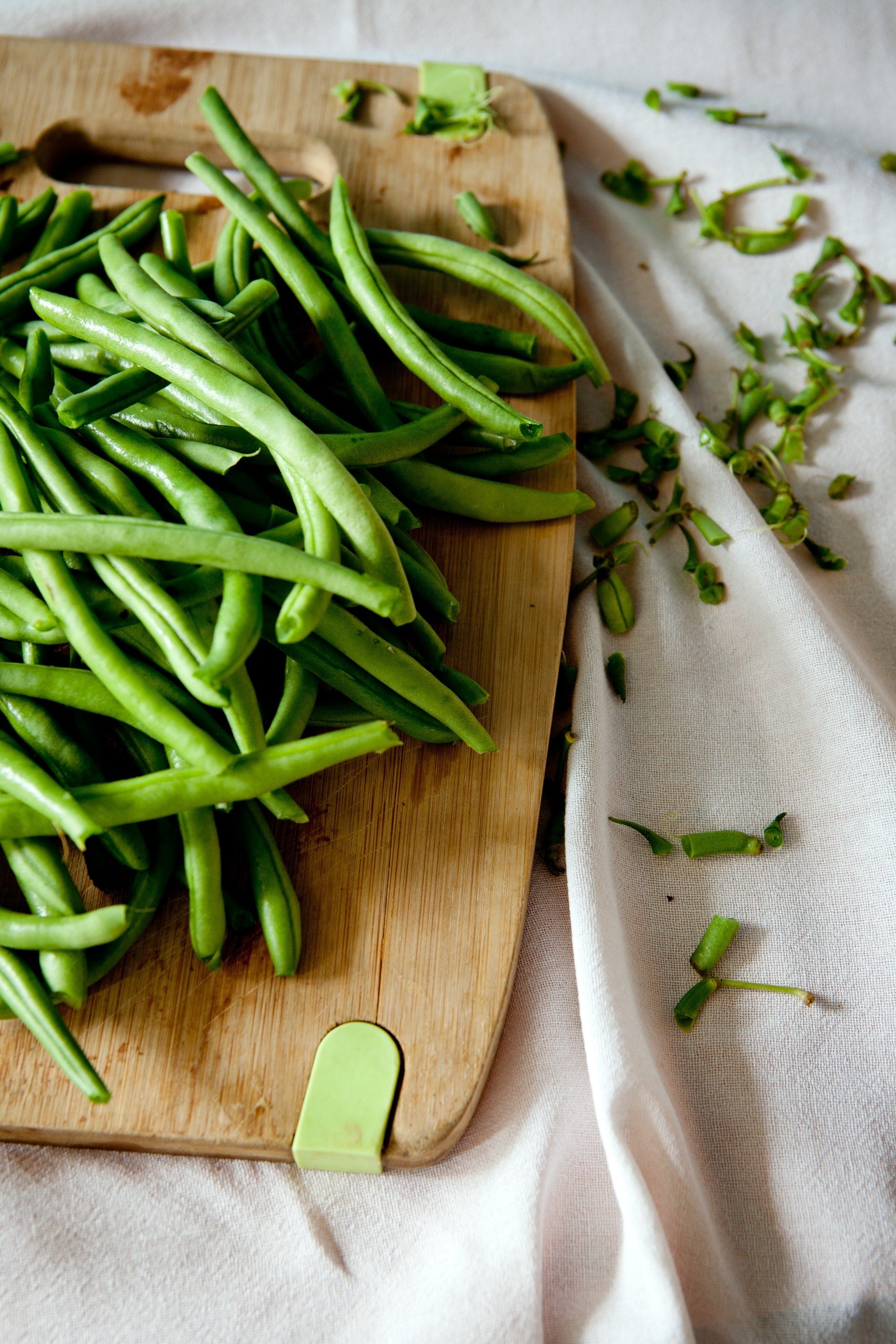 fresh green beans prepared on a cutting boardprepping green beans wallpaper and background
