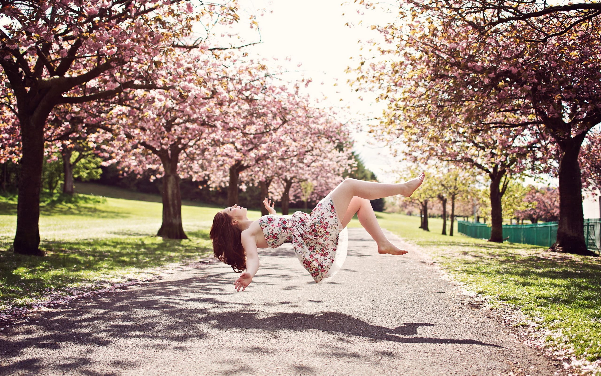 Download wallpaper girl, spring, mood, levitation free desktop