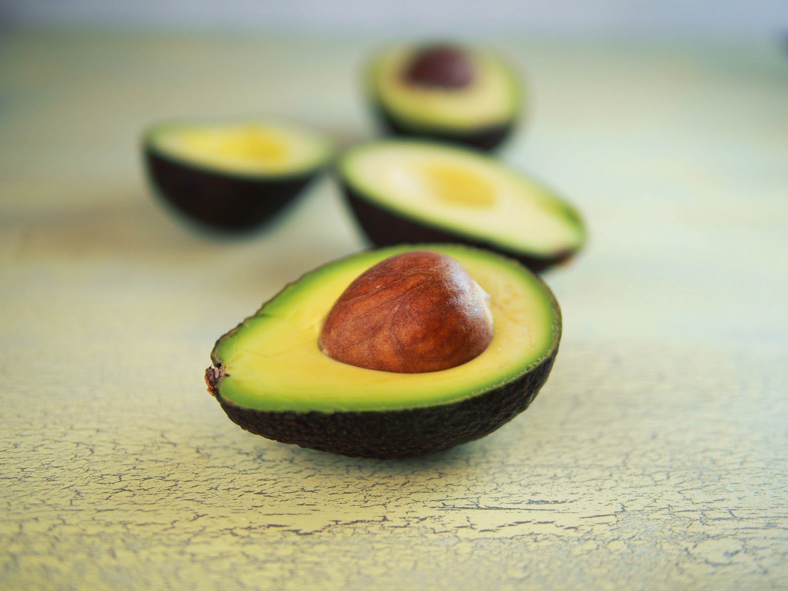 Avocado Green Wallpaper. Avocado Retro