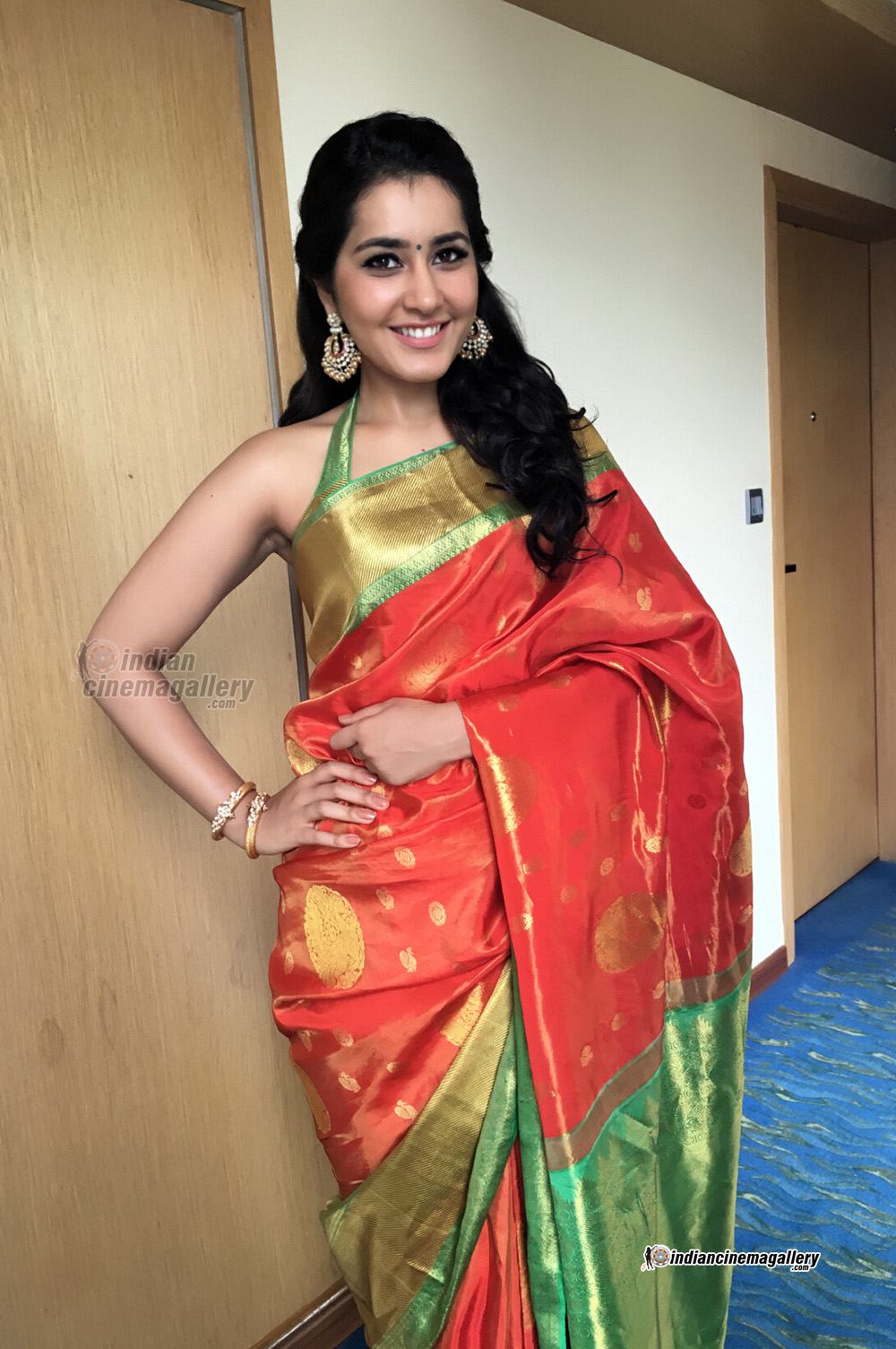 Rashi Khanna In Saree Pics 26399