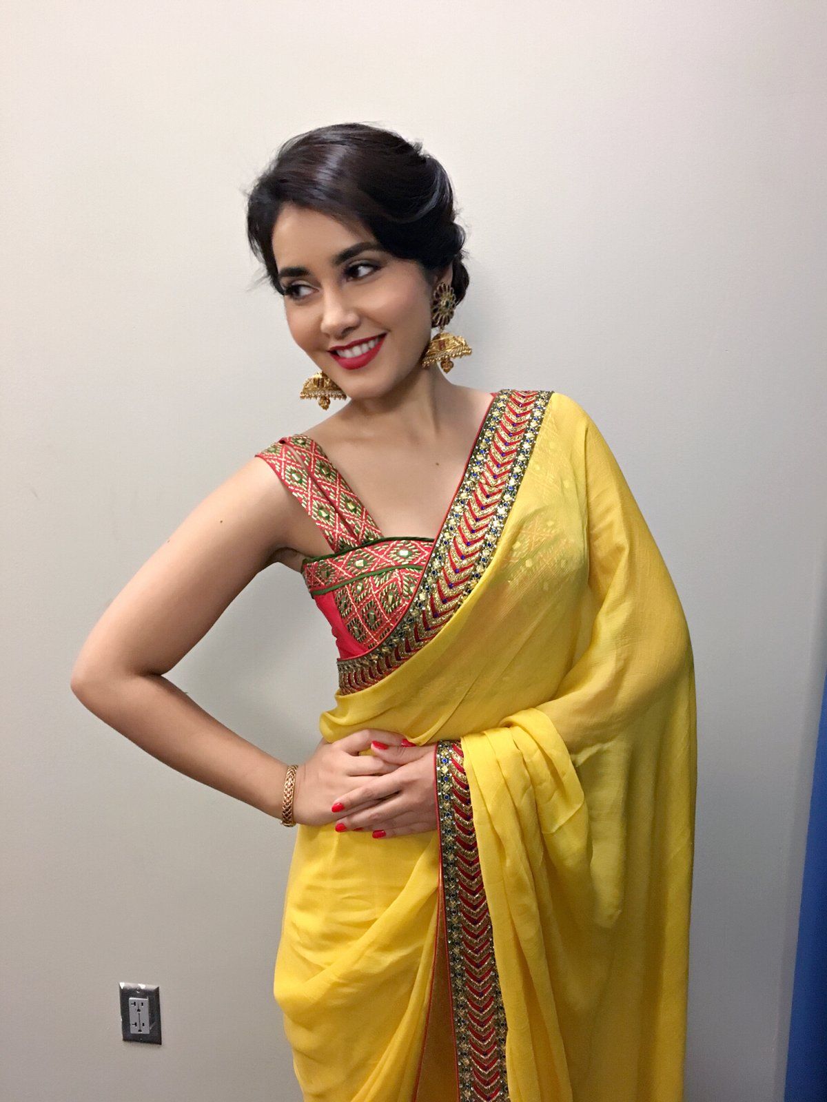 Rashi Khanna Saree Wallpapers - Wallpaper Cave