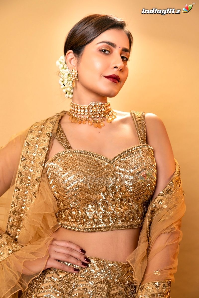Rashi Khanna Photo Actress photo, image, gallery
