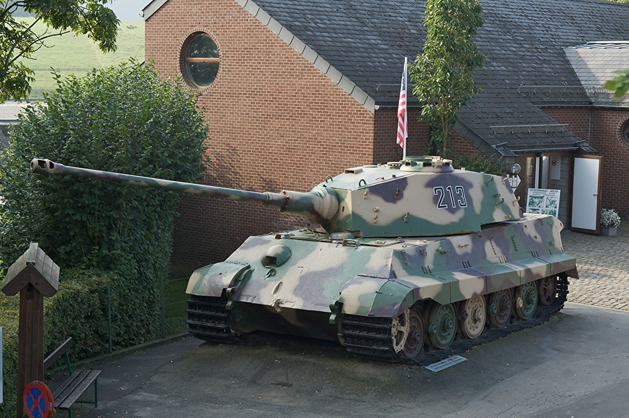 Photos tank Tiger II military