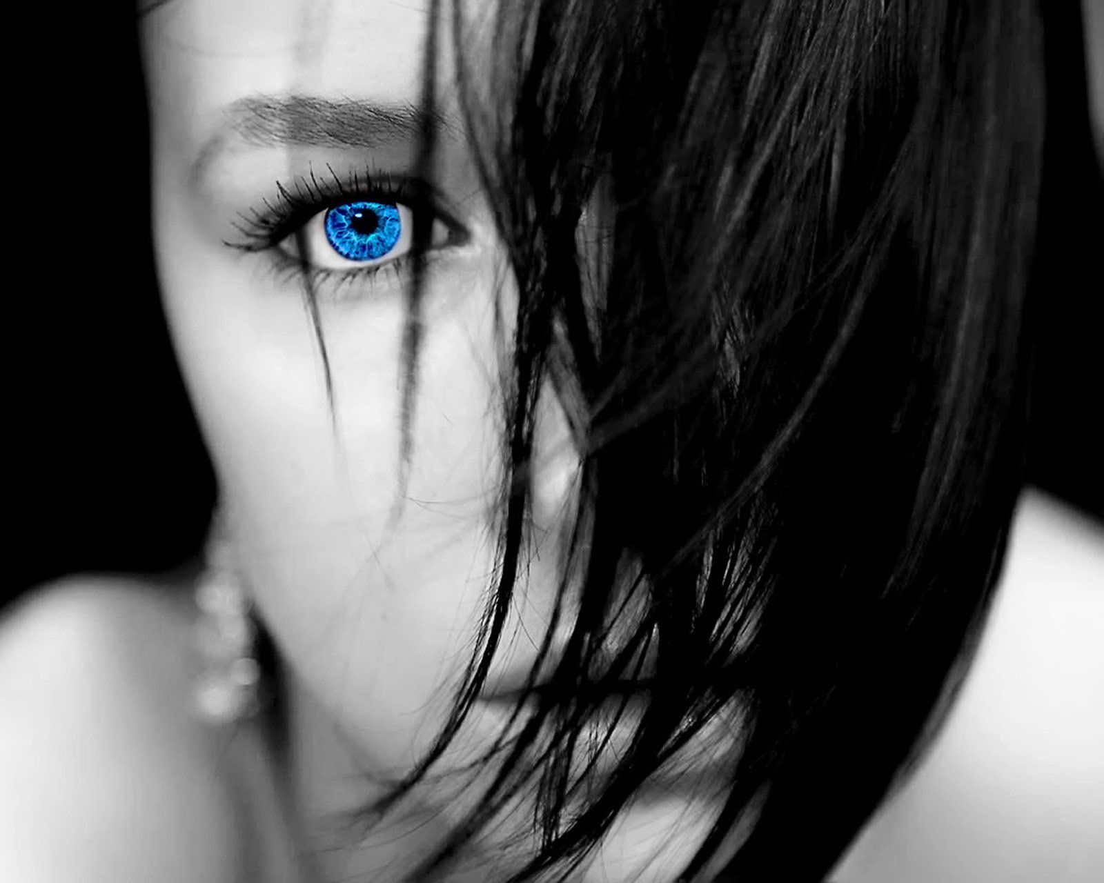Blue eyes woman Wallpaper and Background Imagex1280