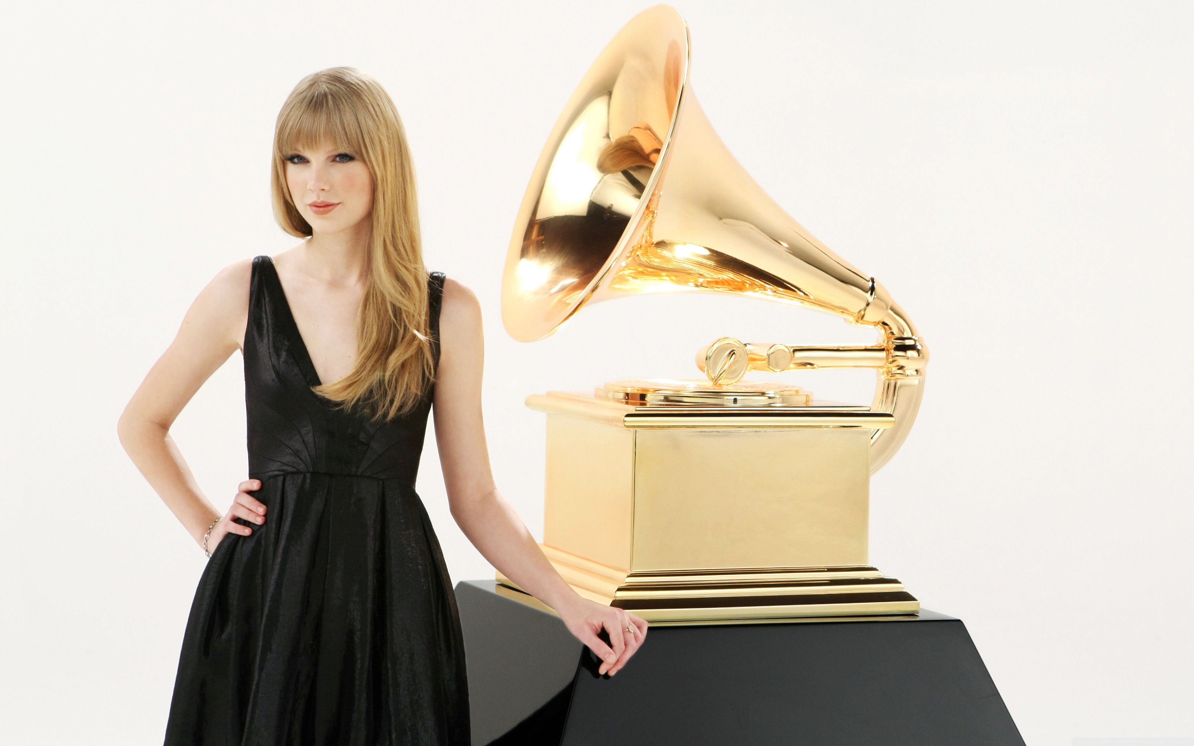 Taylor Swift Grammy Ultra HD Desktop Background Wallpaper for 4K