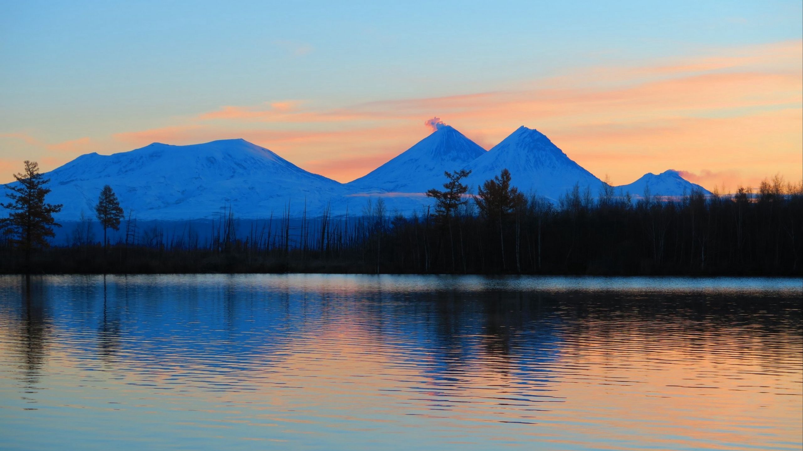 Download wallpaper 2560x1440 sunrise, mountains, lake, landscape