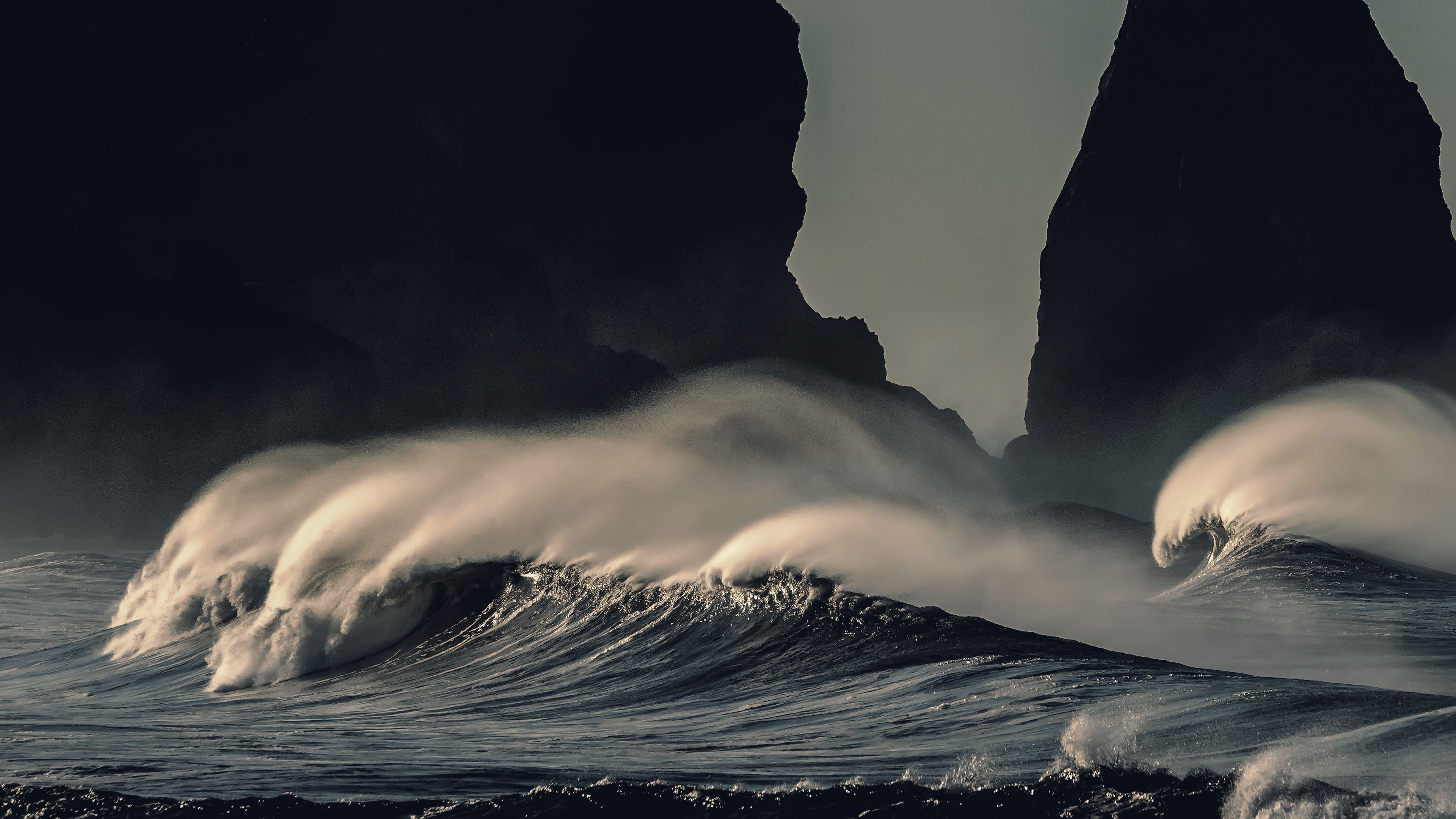 4K Stormy Waves Wallpaper HD
