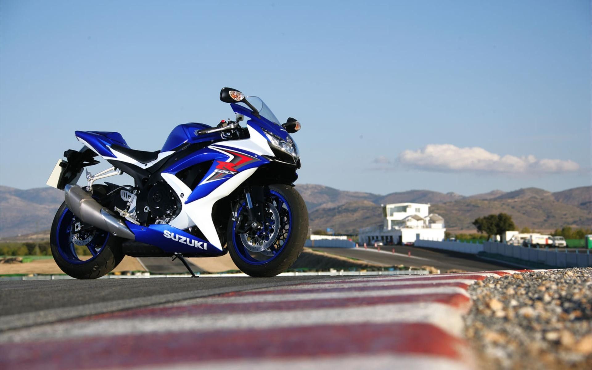 Beautiful Suzuki GSX R Sport Bike Wallpaper