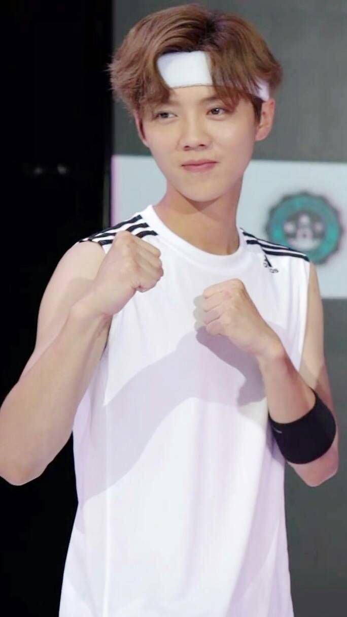 Lu Han 鹿晗.. 170817 Sweet Combat Weibo Update 甜蜜暴击 Training