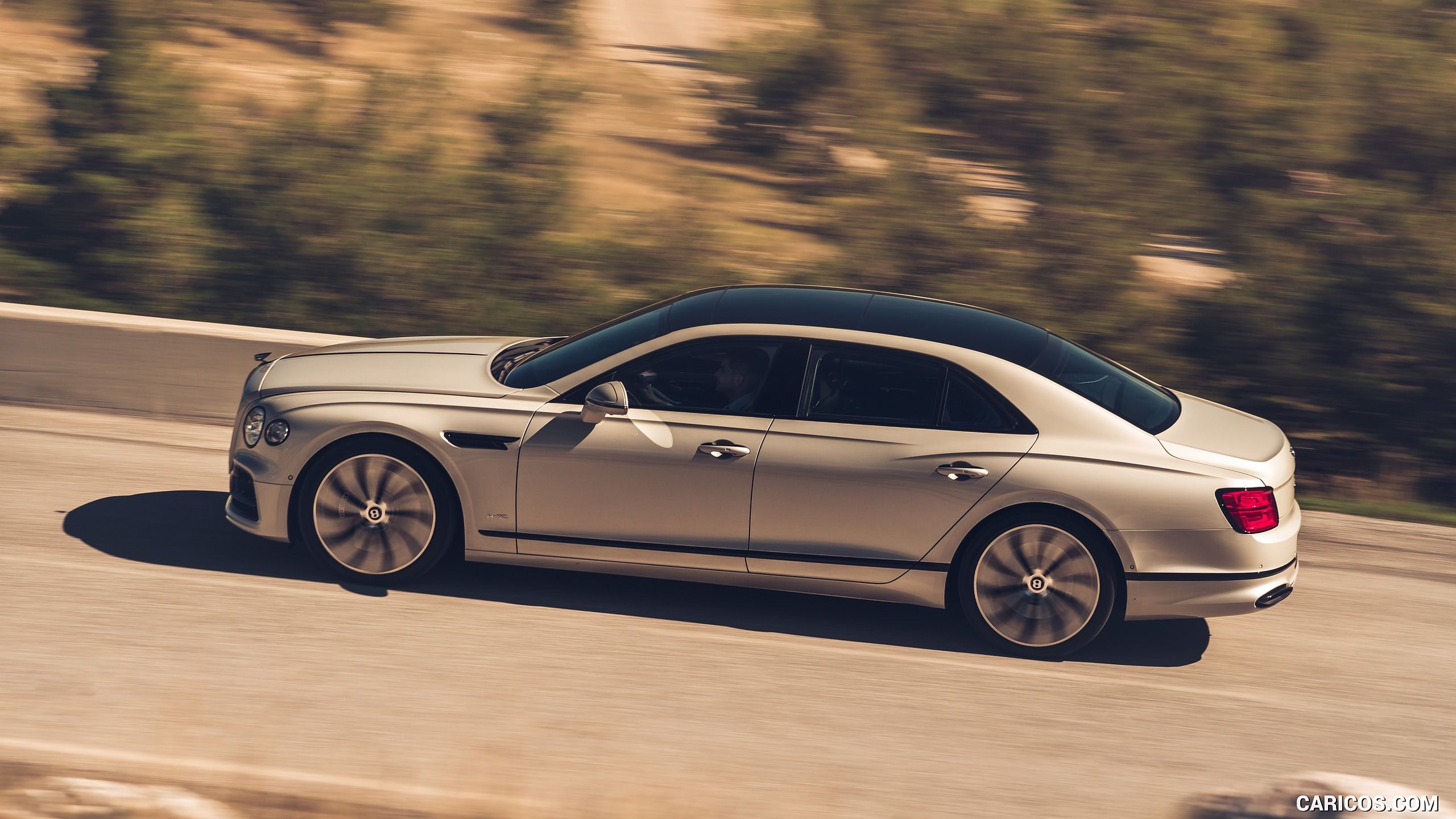 Bentley Flying Spur (Color: White Sand). HD Wallpaper