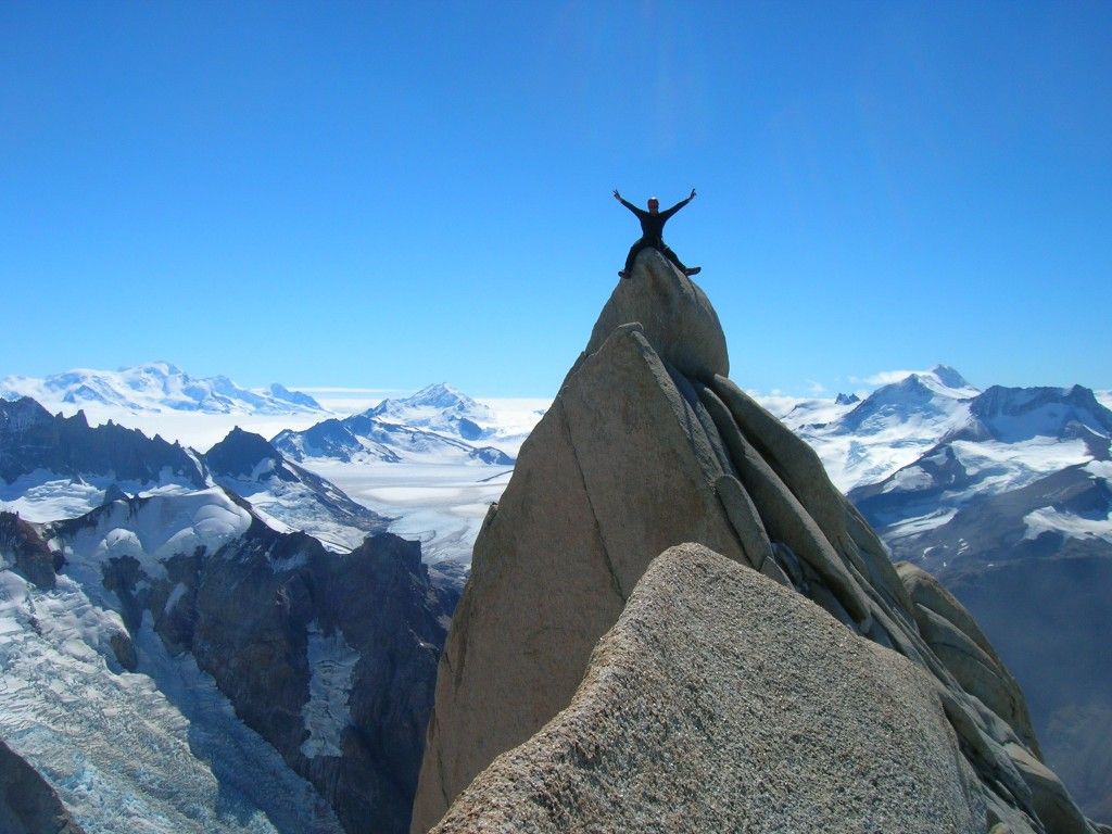 Aguja Guillaumet ascent. El Chaltén Mountain Guides