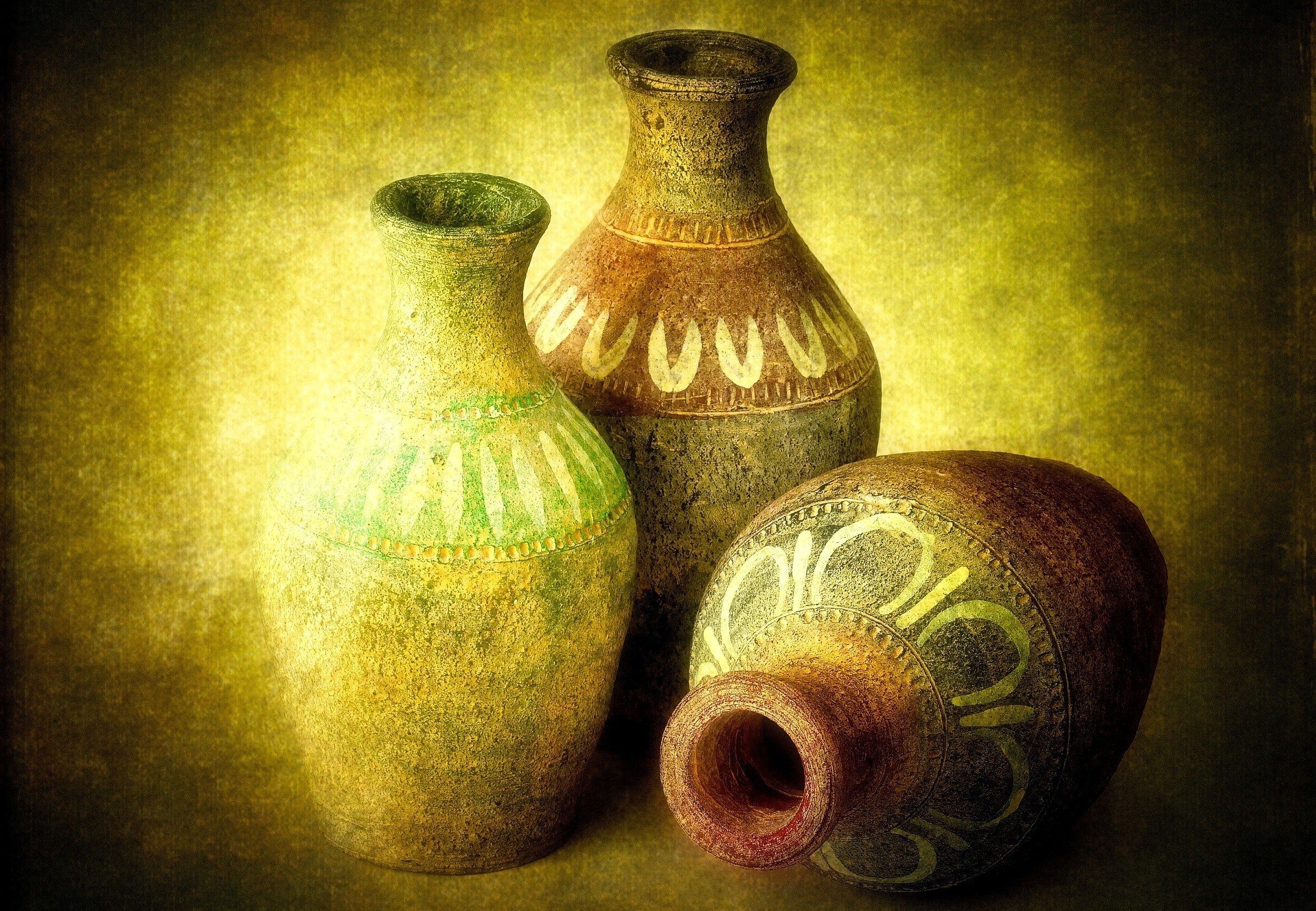 Very old pottery HD wallpaper