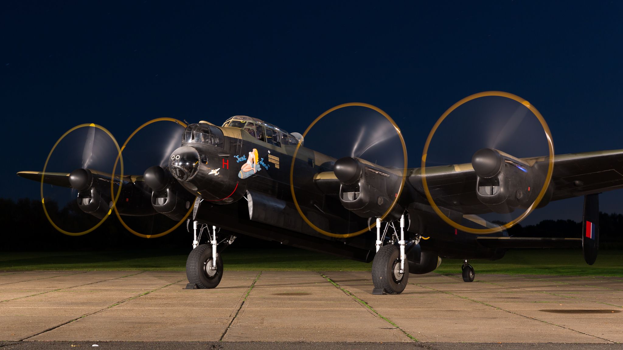 Wallpaper of Avro Lancaster - тяжёлый бомбардировщик background