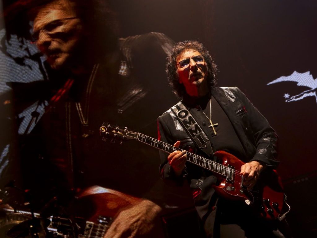 Black Sabbath's Tony Iommi auctioning guitar to raise money