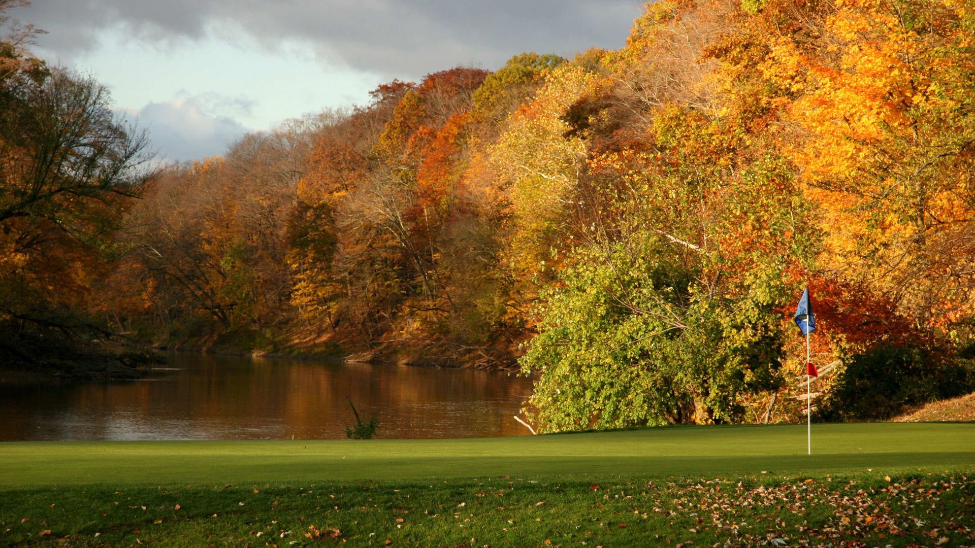 Free Download of Autumn Golf Course Wallpaper in 1080p