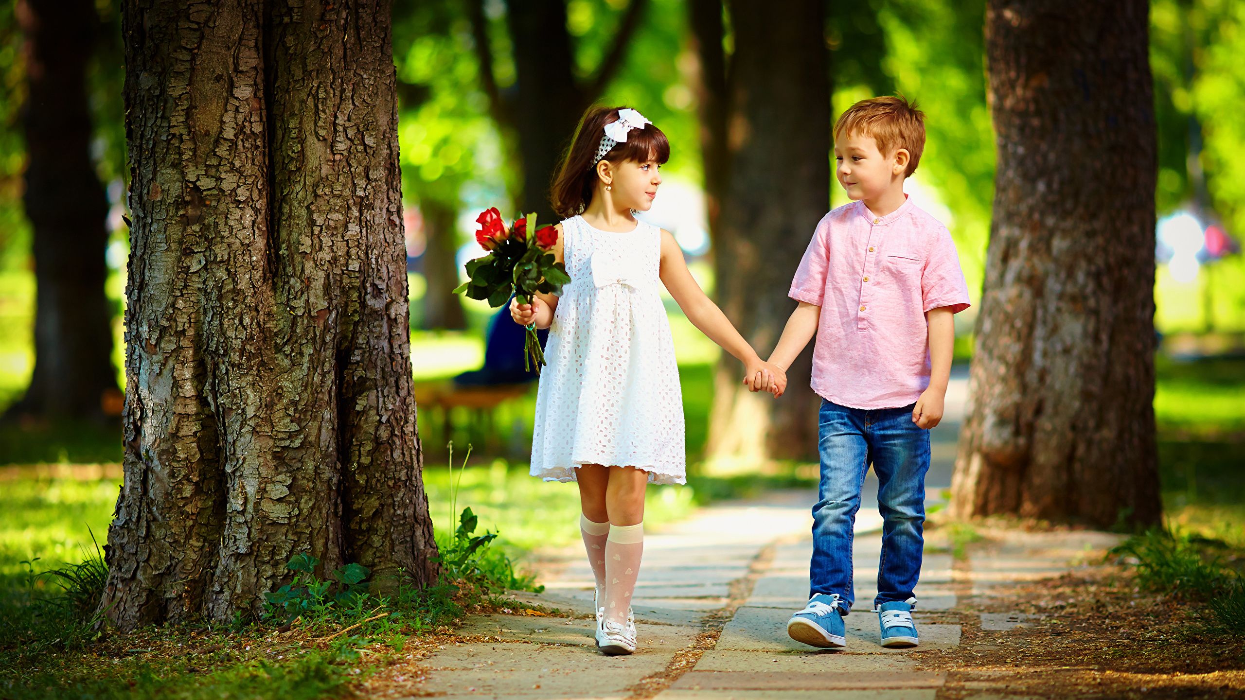 Picture Little girls Boys child Bouquets Two Love Jeans 2560x1440