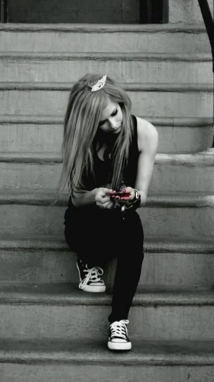Avril Lavigne Canadian Singer Cute Music iPhone Wallpaper. Avril