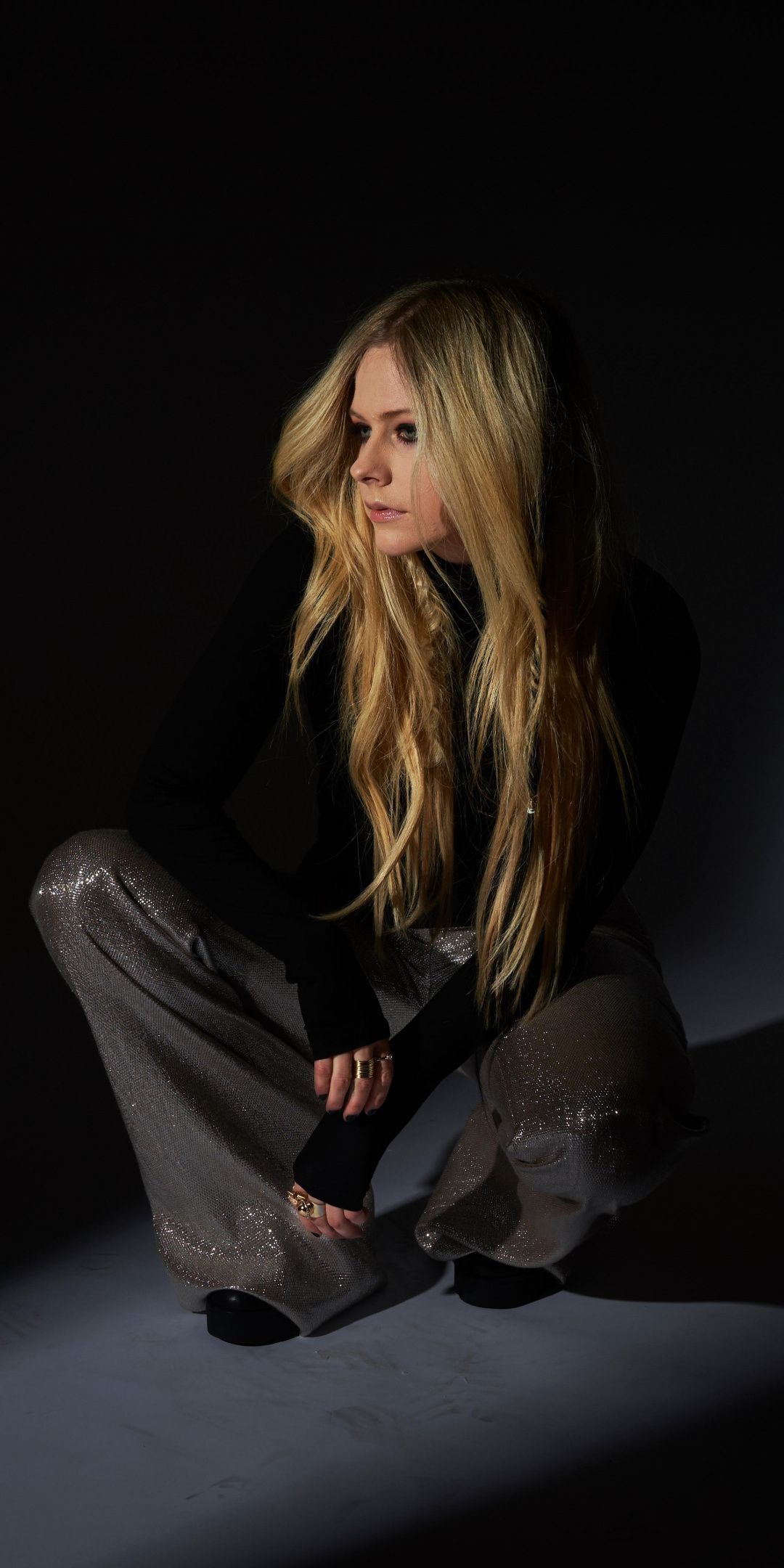 Singer, blonde, Avril Lavigne, dark, 1080x2160 wallpaper. Avril